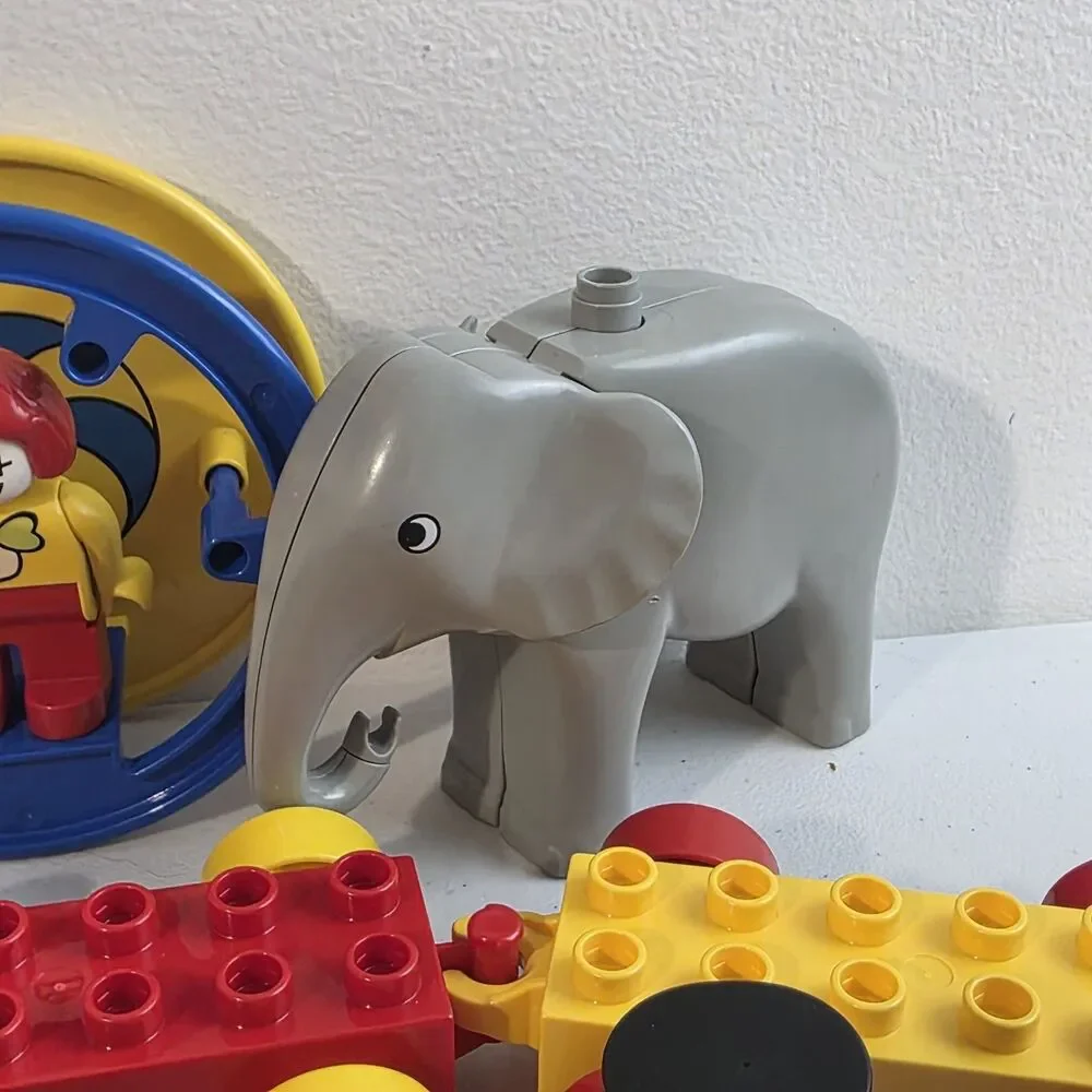 Vintage LEGO Duplo Circus Clowns Elephant  Ringmaster Pieces From 2651 Vtg Train